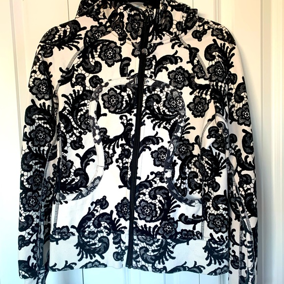 Lululemon scuba black & white paisley (size 8) - Picture 1 of 4